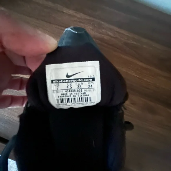 Nike Black and White Athletic Shoes - Picture 3 of 3